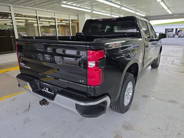 Pre-Owned 2022 Chevrolet Silverado 1500 LT - photo - 4
