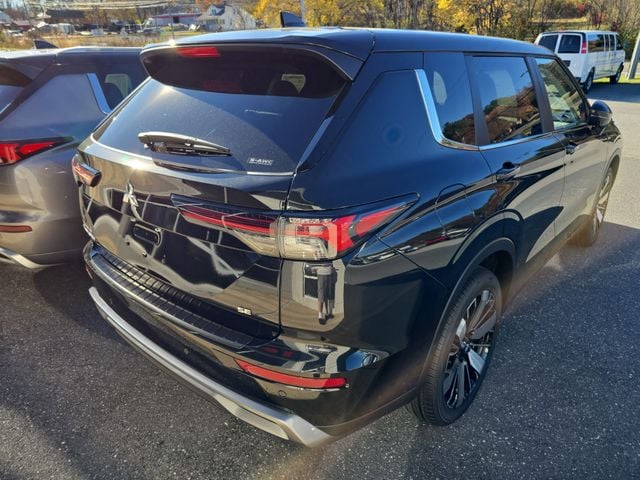 Pre-Owned 2025 Mitsubishi Outlander SE - photo - 4