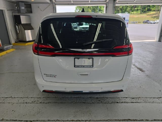 Pre-Owned 2024 Chrysler Pacifica Touring L - photo - 3