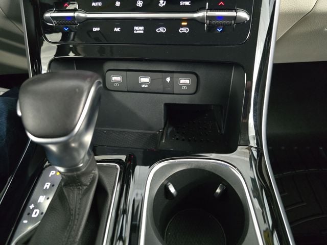 Pre-Owned 2023 Kia Carnival SX - photo - 20