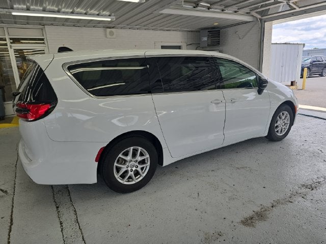 Pre-Owned 2024 Chrysler Pacifica Touring L - photo - 5