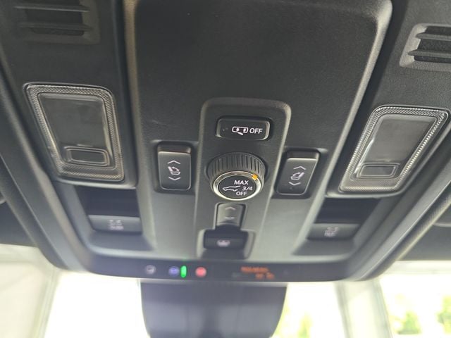 Pre-Owned 2025 GMC Yukon Denali Ultimate - photo - 24