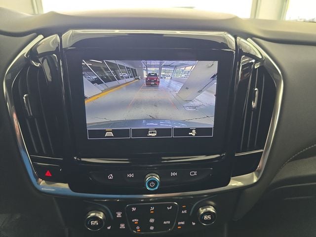 Pre-Owned 2023 Chevrolet Traverse LT - photo - 16
