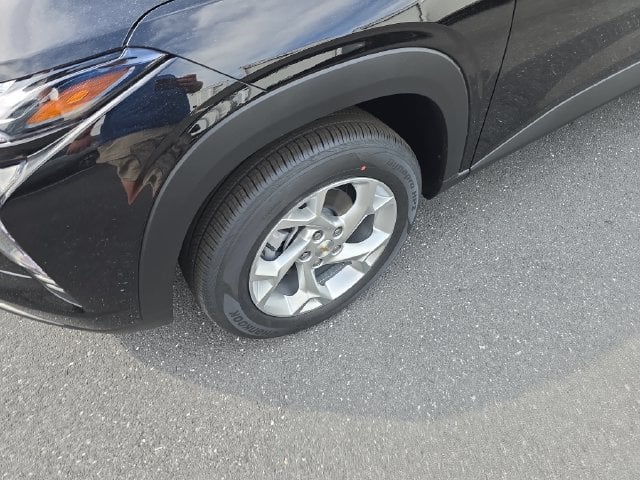 New 2026 Chevrolet Trax LS - photo - 8
