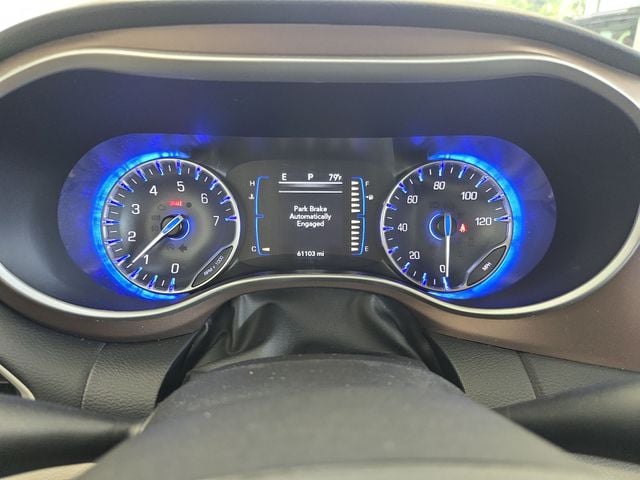 Pre-Owned 2023 Chrysler Voyager LX - photo - 15