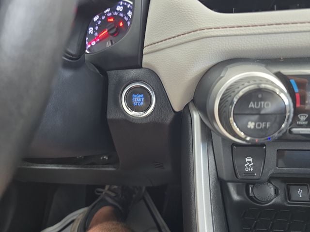 Pre-Owned 2022 Toyota RAV4 XLE - photo - 23