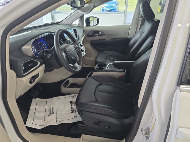 Pre-Owned 2024 Chrysler Pacifica Touring L - photo - 12