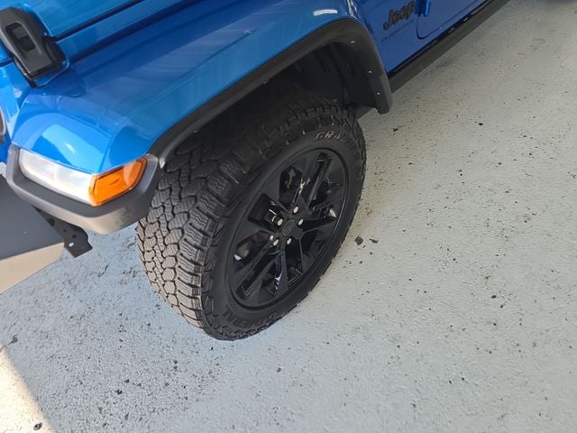 Pre-Owned 2025 Jeep Gladiator Nighthawk - photo - 8