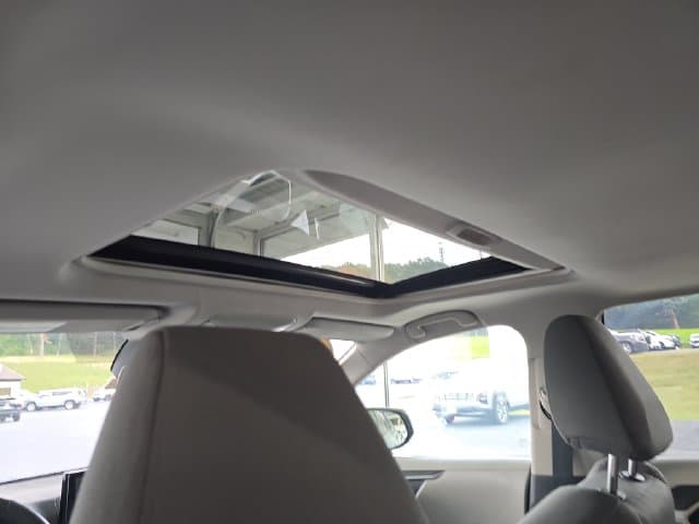 Pre-Owned 2021 Toyota RAV4 XLE - photo - 12