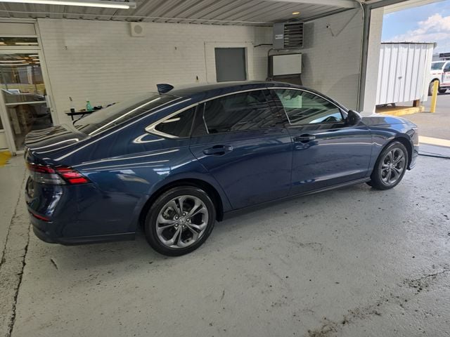 Pre-Owned 2024 Honda Accord EX - photo - 5