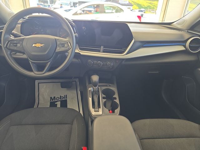 Pre-Owned 2025 Chevrolet Trax LS - photo - 10
