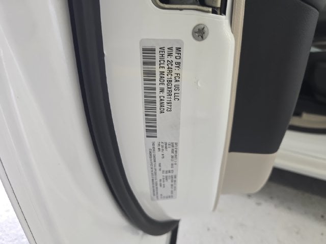 Pre-Owned 2024 Chrysler Pacifica Touring L - photo - 13
