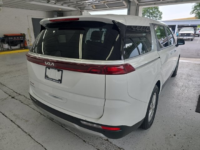 Pre-Owned 2024 Kia Carnival LX - photo - 4