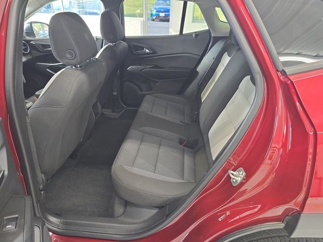 Pre-Owned 2025 Chevrolet Trax LS - photo - 9