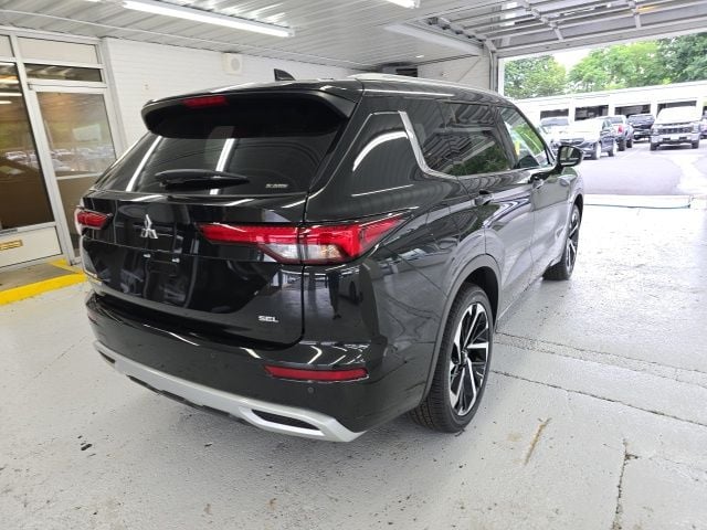 Pre-Owned 2024 Mitsubishi Outlander SEL - photo - 11