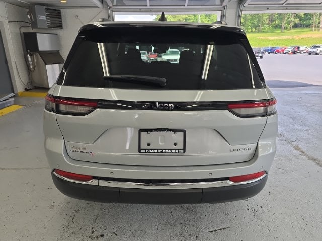 Pre-Owned 2023 Jeep Grand Cherokee Laredo - photo - 3