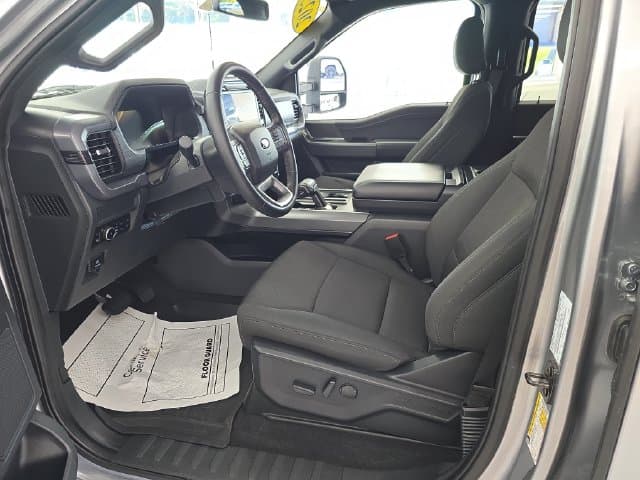 Pre-Owned 2025 Ford F-150 XLT - photo - 12