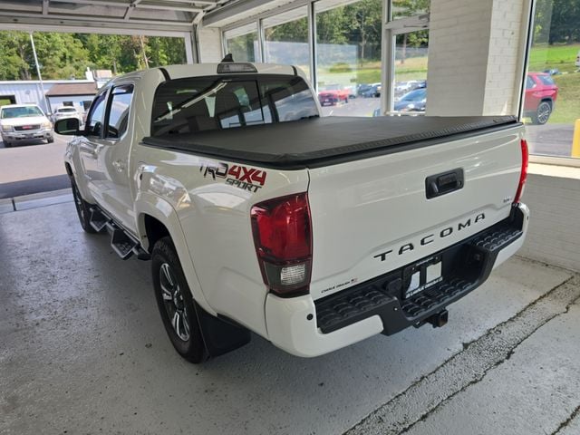 Pre-Owned 2019 Toyota Tacoma TRD Sport - photo - 2