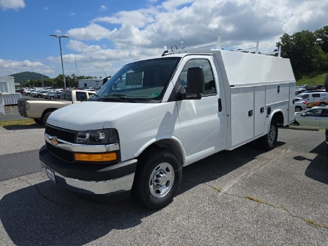 New 2025 Chevrolet Express 3500 Work Van - photo - 1
