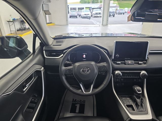 Pre-Owned 2023 Toyota RAV4 XLE Premium - photo - 11
