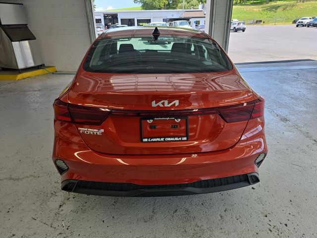 Pre-Owned 2024 Kia Forte LXS - photo - 3