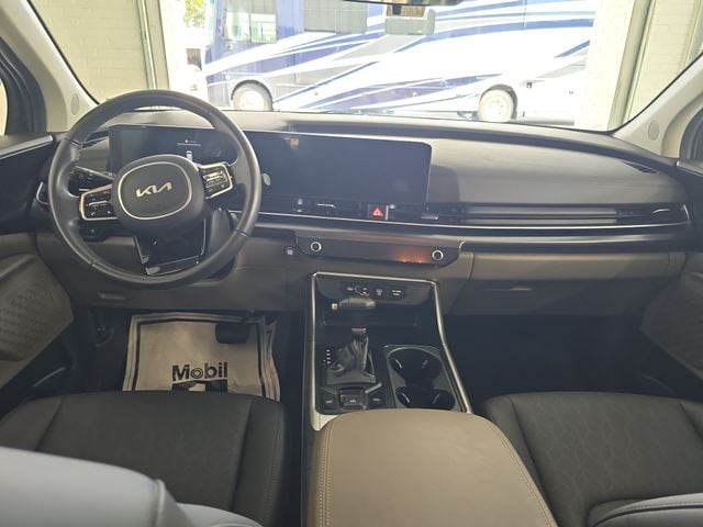 Pre-Owned 2025 Kia Carnival LXS - photo - 10