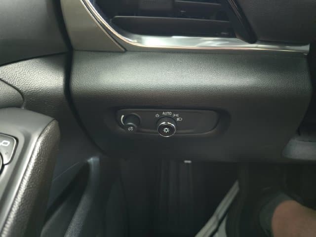 Pre-Owned 2023 Chevrolet Traverse LT - photo - 21