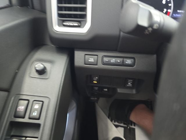 Pre-Owned 2024 Nissan Frontier SV - photo - 19