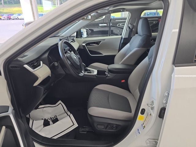 Pre-Owned 2022 Toyota RAV4 XLE - photo - 13