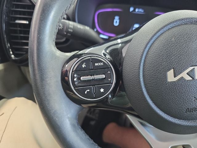 Pre-Owned 2024 Kia Soul EX - photo - 19