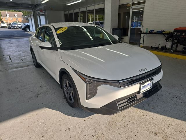 Pre-Owned 2025 Kia K4 LXS - photo - 6