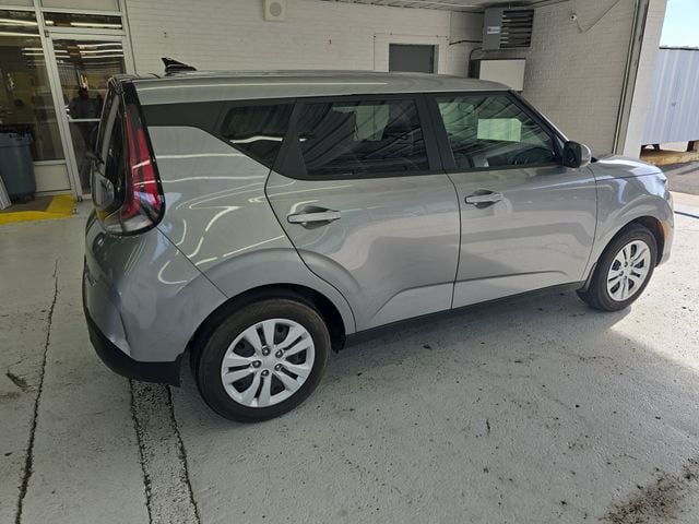 Pre-Owned 2024 Kia Soul LX - photo - 5