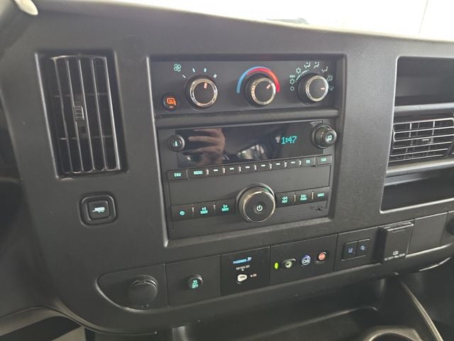 Pre-Owned 2025 GMC Savana 3500 LT - photo - 16