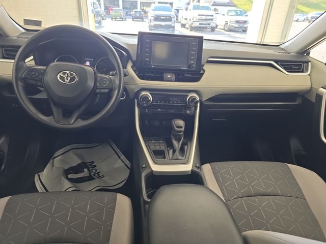 Pre-Owned 2022 Toyota RAV4 XLE - photo - 10