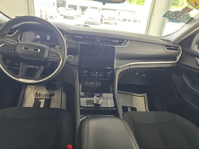 Pre-Owned 2023 Jeep Grand Cherokee Laredo - photo - 10