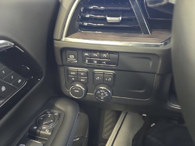 Pre-Owned 2025 Chevrolet Suburban Premier - photo - 17
