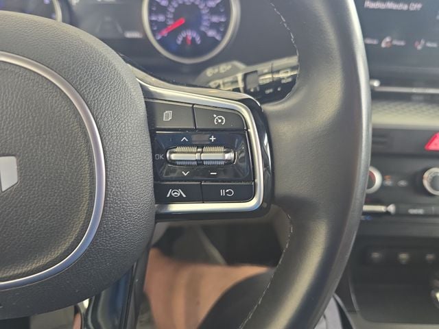 Pre-Owned 2024 Kia Carnival LX - photo - 17
