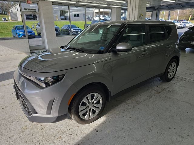 Pre-Owned 2024 Kia Soul LX - photo - 1