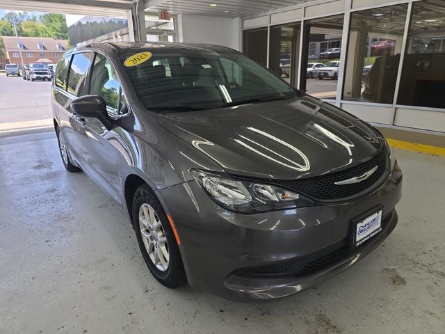 Pre-Owned 2023 Chrysler Voyager LX - photo - 6
