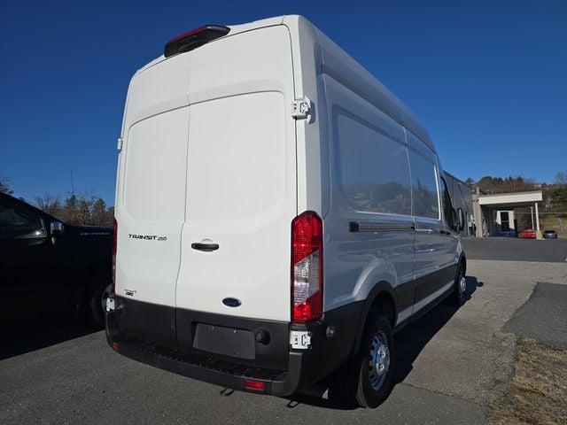 Pre-Owned 2024 Ford Transit-250 Base - photo - 4