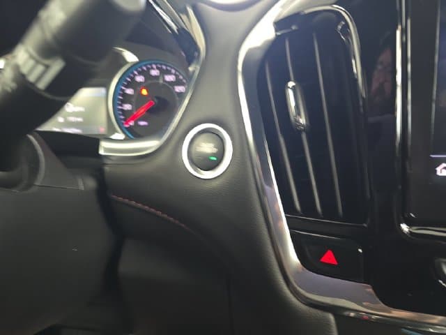 Pre-Owned 2023 Chevrolet Traverse RS - photo - 22