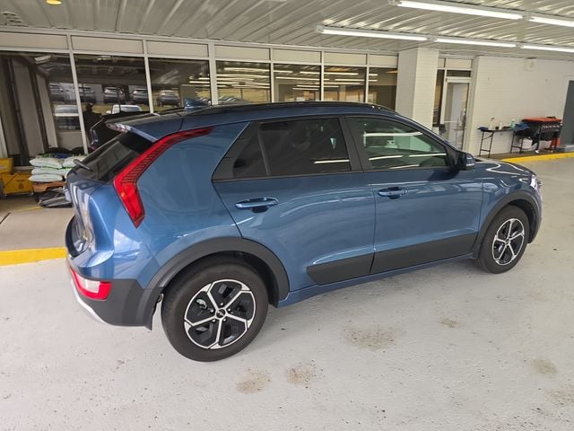 Pre-Owned 2025 Kia Niro EX - photo - 5