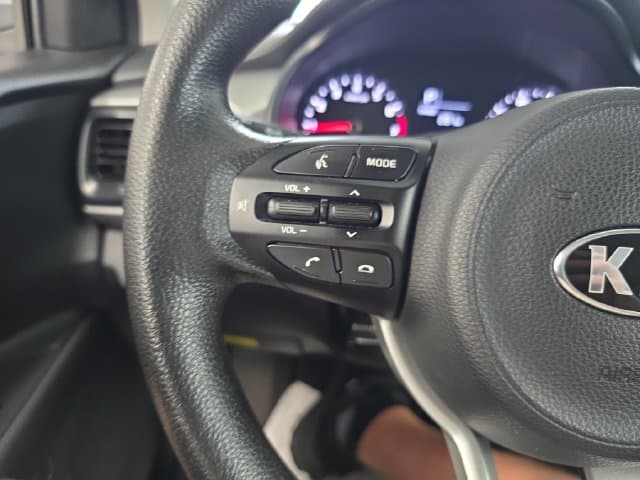 Pre-Owned 2020 Kia Rio S - photo - 18