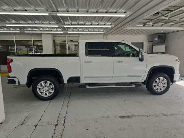 Pre-Owned 2025 Chevrolet Silverado 2500HD High Country - photo - 5