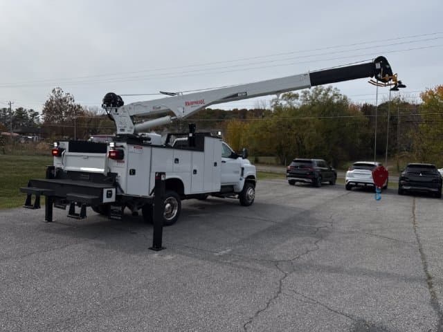 New 2024 Chevrolet Silverado 6500HD 1WT - photo - 11