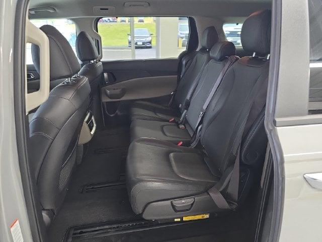 Pre-Owned 2025 Kia Carnival Hybrid EX - photo - 9