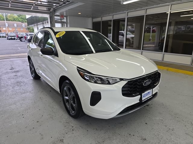 Pre-Owned 2023 Ford Escape ST-Line - photo - 6