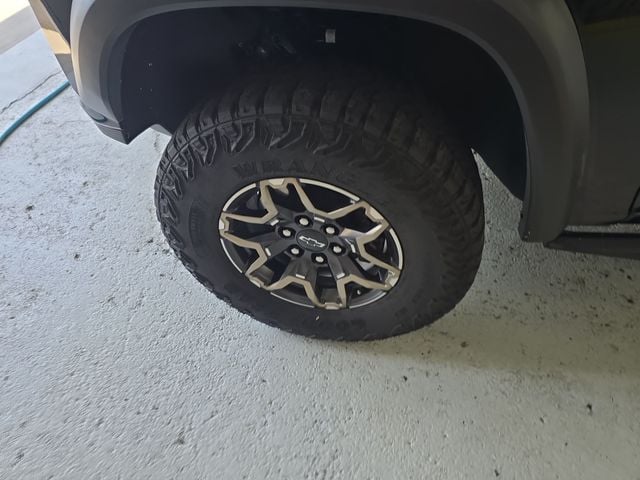 Pre-Owned 2024 Chevrolet Colorado ZR2 - photo - 8