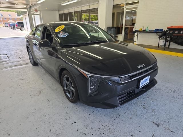 Pre-Owned 2025 Kia K4 LXS - photo - 6