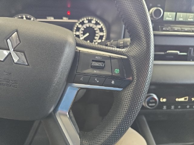 Pre-Owned 2023 Mitsubishi Outlander SE - photo - 17
